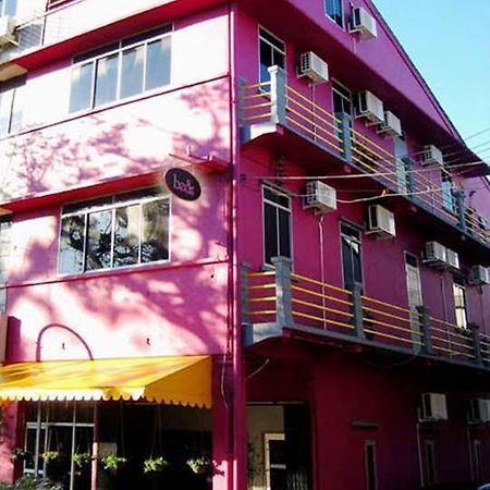 Beds Guesthouse Hostel Кучінг Екстер'єр фото