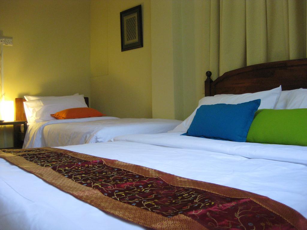 Beds Guesthouse Hostel Кучінг Екстер'єр фото