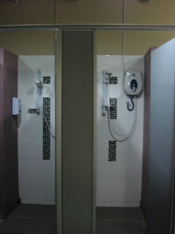 Beds Guesthouse Hostel Кучінг Номер фото
