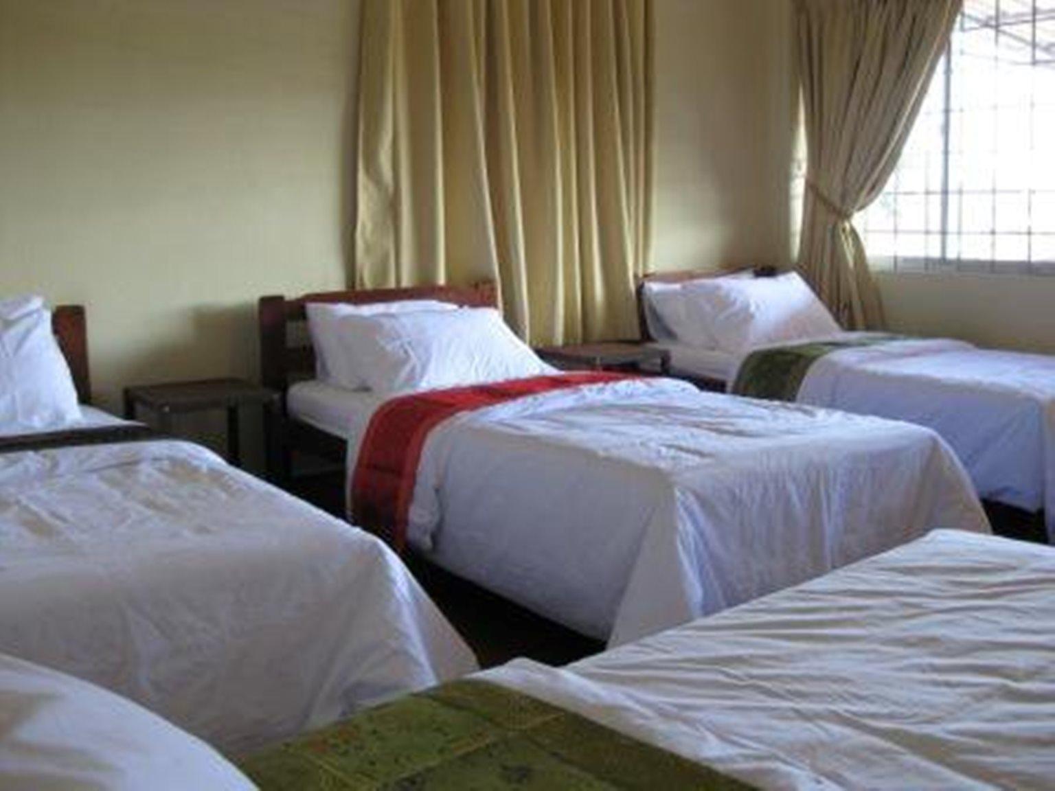 Beds Guesthouse Hostel Кучінг Екстер'єр фото