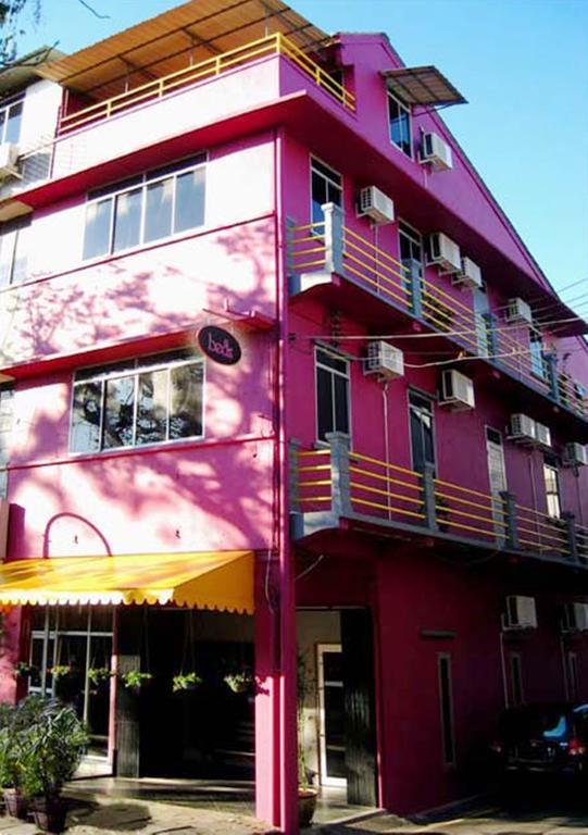Beds Guesthouse Hostel Кучінг Екстер'єр фото