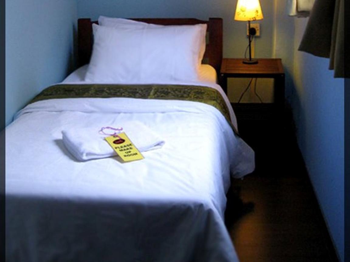 Beds Guesthouse Hostel Кучінг Екстер'єр фото