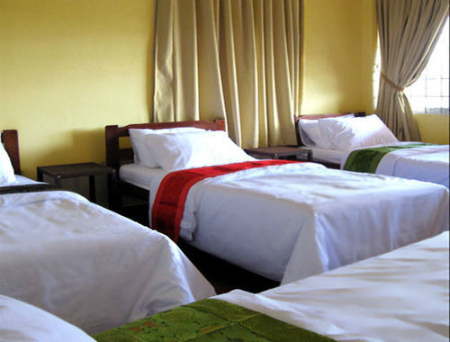 Beds Guesthouse Hostel Кучінг Екстер'єр фото